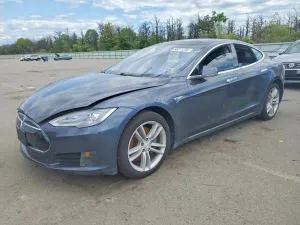 Tesla Model S 2015