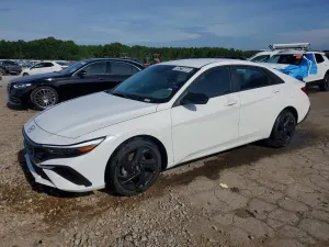 Hyundai Elantra 2.0L 4 2026