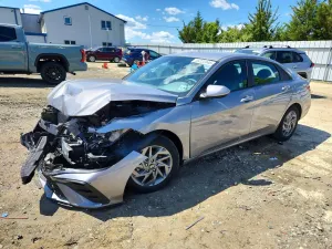 Hyundai Elantra 2.0L 4 2024