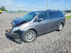 Toyota Sienna 3.5L 6 2017