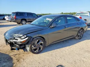 Hyundai Elantra 2.0L 4 2025