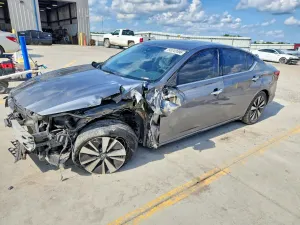 Nissan Altima 2.5L 4 2019