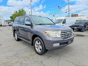 Toyota Land Cruiser 5.7L 8 2011
