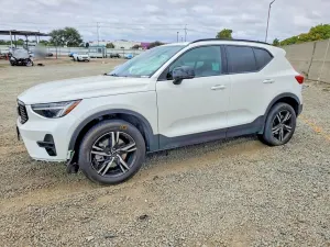 Volvo XC40 2.0L 4 2024