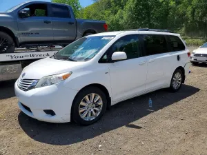 Toyota Sienna 3.5L 6 2016