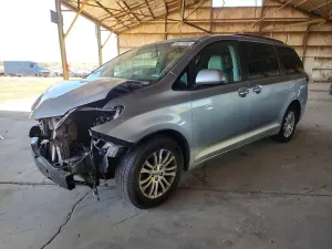 Toyota Sienna 3.5L 6 2014