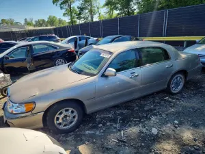 Lincoln Town Car 4.6L 8 2000