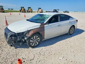 Nissan Altima 2.5L 4 2020