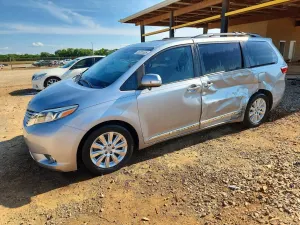 Toyota Sienna 3.5L 6 2015