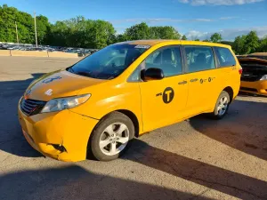 Toyota Sienna 3.5L 6 2017
