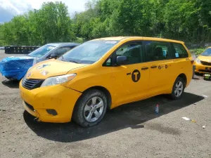 Toyota Sienna 3.5L 6 2017