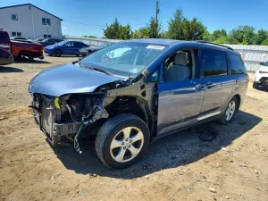 Toyota Sienna 3.5L 6 2015