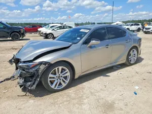 Lexus IS 2.0L 4 2021