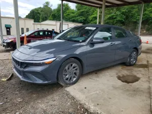 Hyundai Elantra 2.0L 4 2024