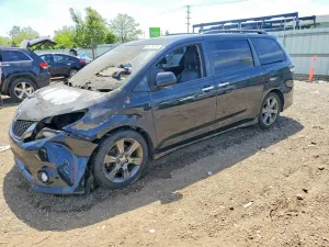 Toyota Sienna 3.5L 6 2015