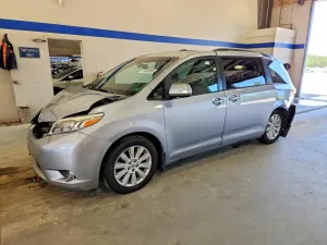 Toyota Sienna 3.5L 6 2015