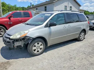 Toyota Sienna 3.5L 6 2010
