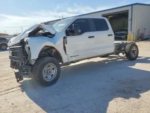 Ford F-350 6.7L 8 2023