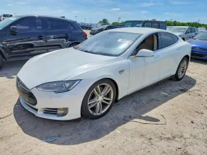 Tesla Model S 2015