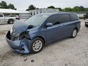 Toyota Sienna XLE 3.5L 6 2015