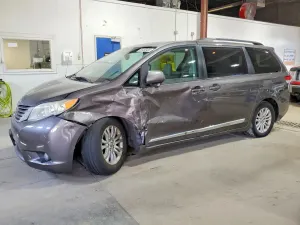 Toyota Sienna 3.5L 6 2011