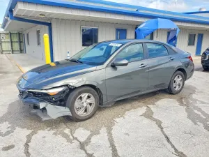 Hyundai Elantra 2.0L 4 2025