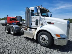 Peterbilt 384 12.9L 6 2013