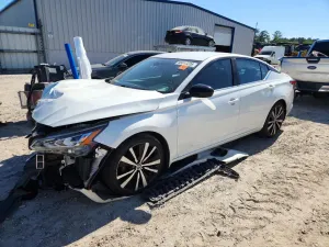 Nissan Altima 2.5L 4 2021