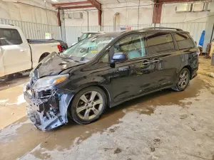 Toyota Sienna 3.5L 6 2015