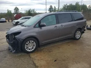 Toyota Sienna 3.5L 6 2016