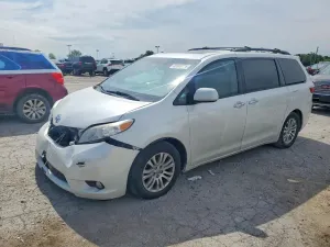 Toyota Sienna 3.5L 6 2015