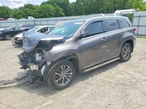 Toyota Highlander 3.5L 6 2017