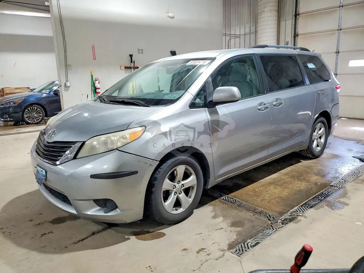 Toyota Sienna 3.5L 6 2011