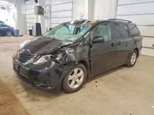 Toyota Sienna 3.5L 6 2014