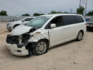 Toyota Sienna XLE 3.5L 6 2015
