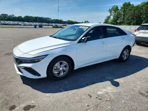 Hyundai Elantra 2.0L 4 2025