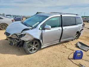 Toyota Sienna 3.5L 6 2017