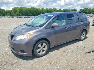 Toyota Sienna 3.5L 6 2015