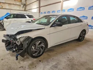 Hyundai Elantra 2.0L 4 2025