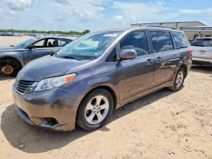 Toyota Sienna 3.5L 6 2014