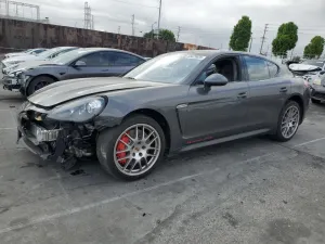 Porsche Panamera GTS 4.8L 8 2013