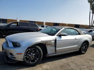 Ford Mustang 3.7L 6 2014