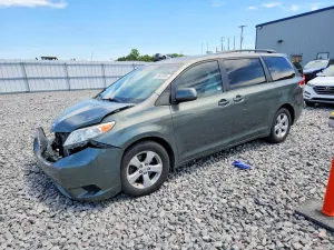 Toyota Sienna 3.5L 6 2011
