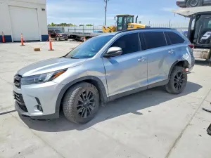 Toyota Highlander 3.5L 6 2019