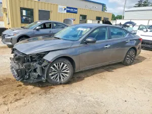 Nissan Altima 2.5L 4 2025