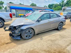 Hyundai Elantra 2.0L 4 2021