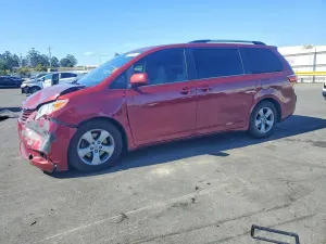 Toyota Sienna 3.5L 6 2015