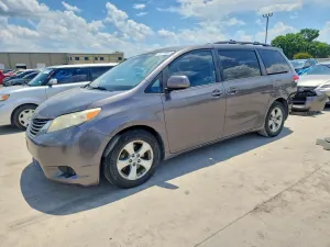 Toyota Sienna 3.5L 6 2013