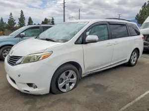 Toyota Sienna 3.5L 6 2013