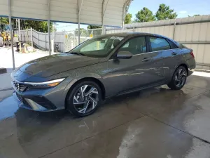 Hyundai Elantra 2.0L 4 2025